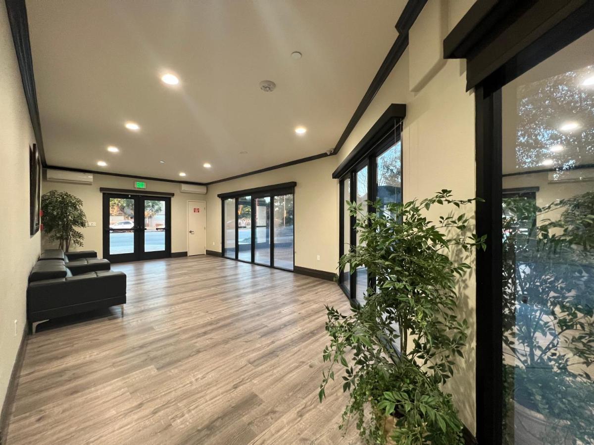 Aspire Inn & Suites Orange Εξωτερικό φωτογραφία